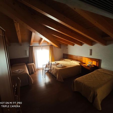 Azzano Holidays B&B Mezzegra Екстер'єр фото