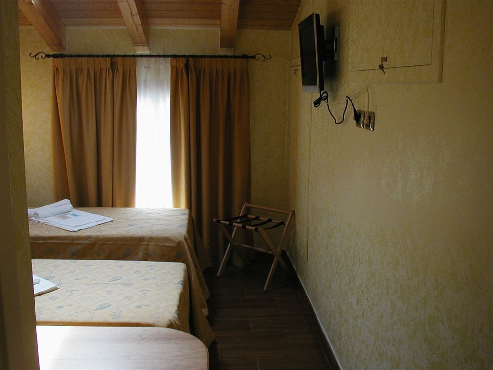 Azzano Holidays B&B Mezzegra Екстер'єр фото